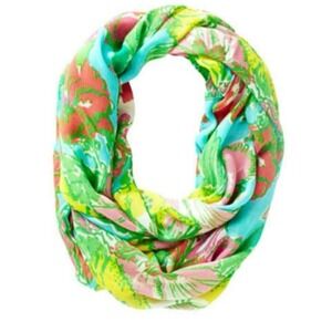 NWT NIP Lilly Pulitzer Riley Infinity Loop Shorely Blue Big Flirt Scarf Floral